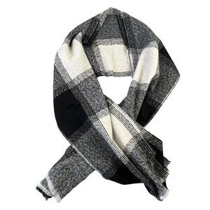 Old Navy Oversized Soft Flannel Blanket Scarf White Black Plaid Fringe‎ 25x72